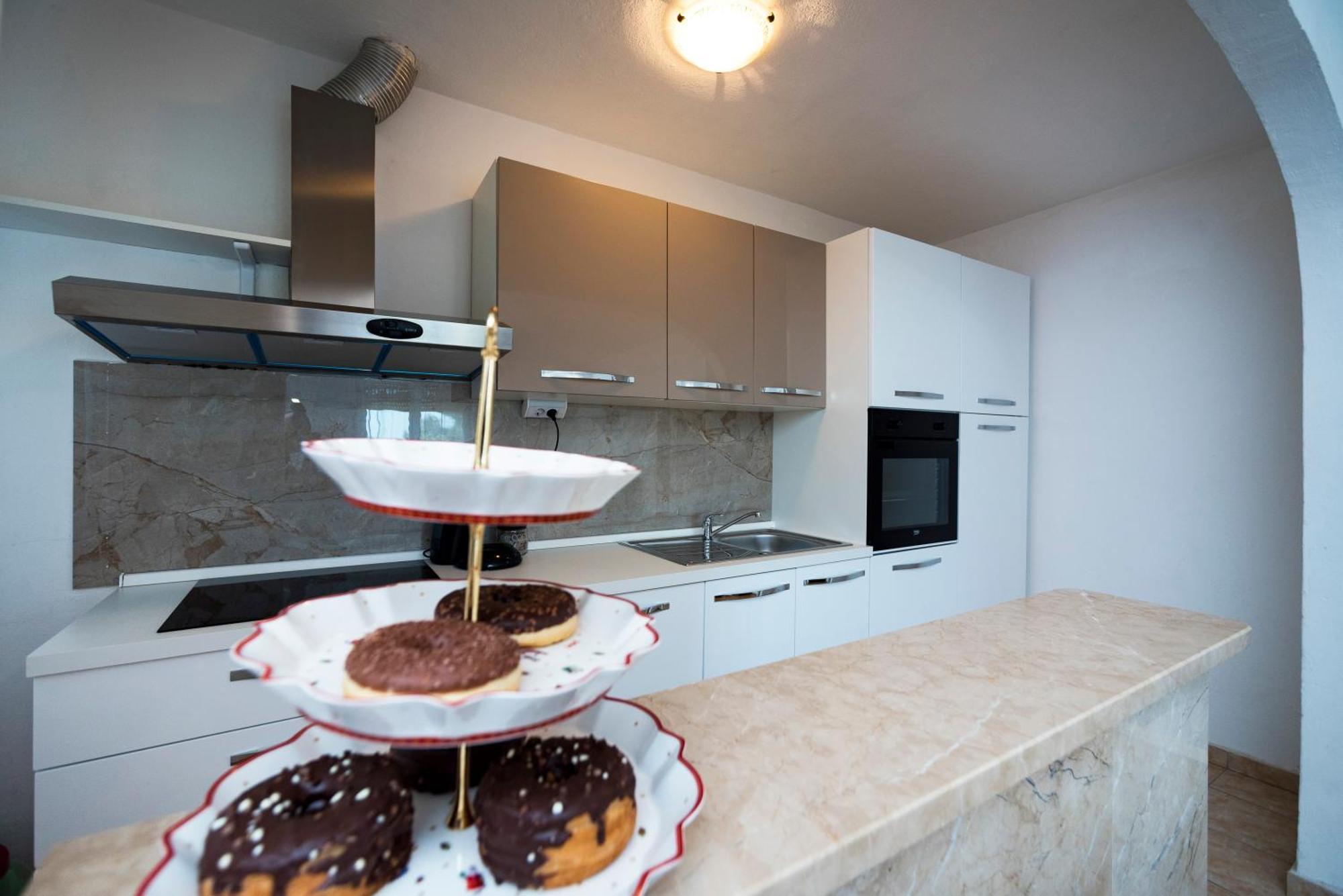 M&M Pelivan Apartments Solin Exterior photo