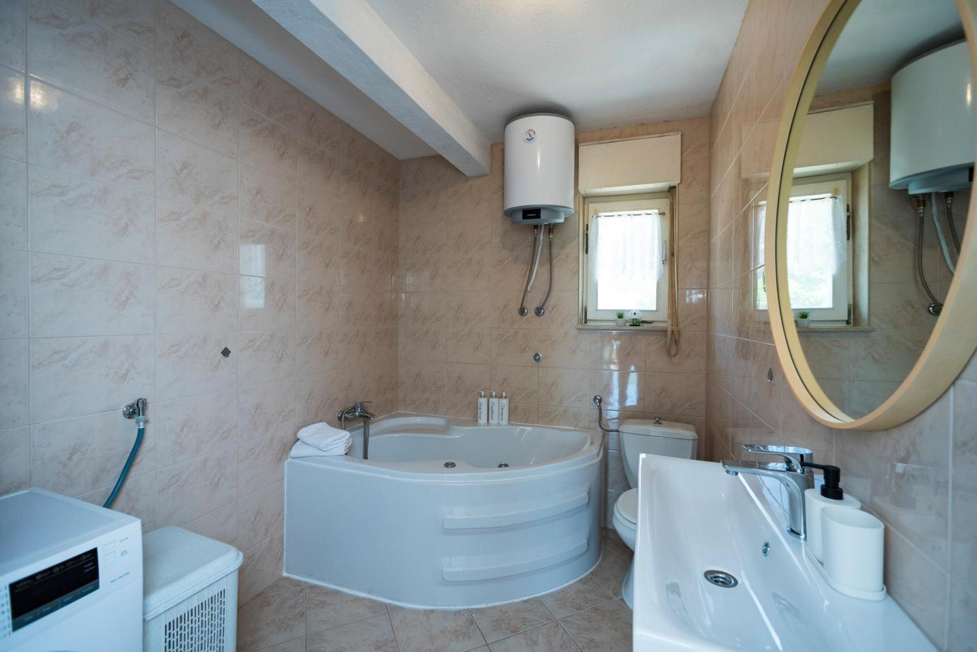 M&M Pelivan Apartments Solin Exterior photo