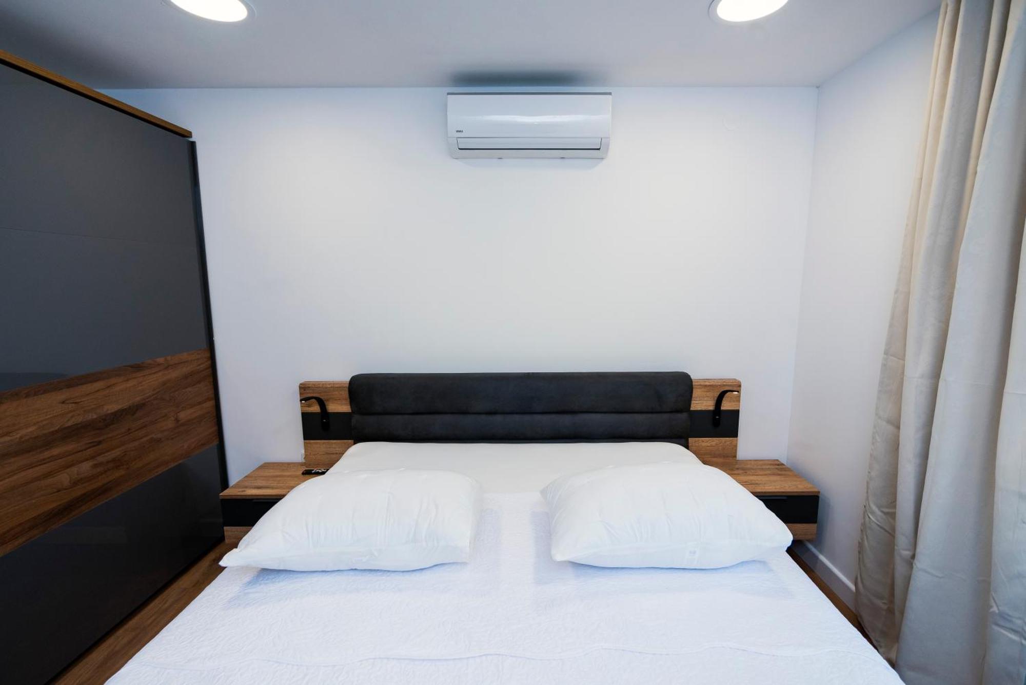 M&M Pelivan Apartments Solin Exterior photo