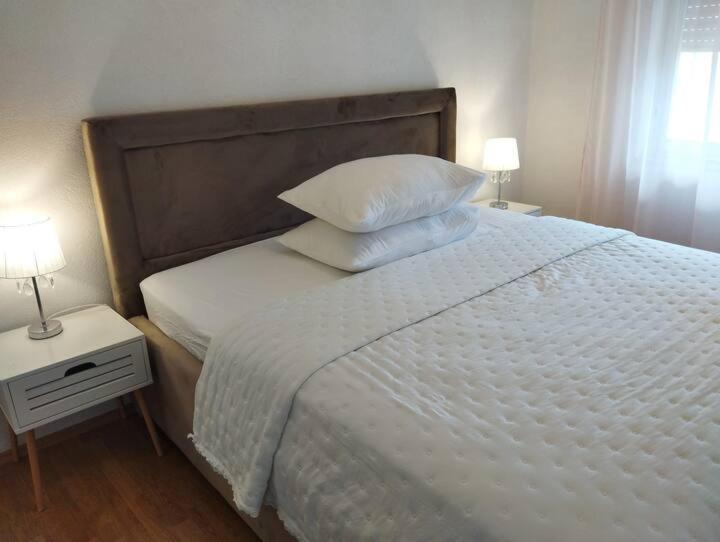 M&M Pelivan Apartments Solin Exterior photo